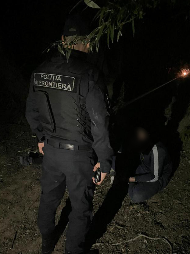 FOTO// Captură nocturnă de țigări de contrabandă, la sud, în sumă de peste 800 000 lei